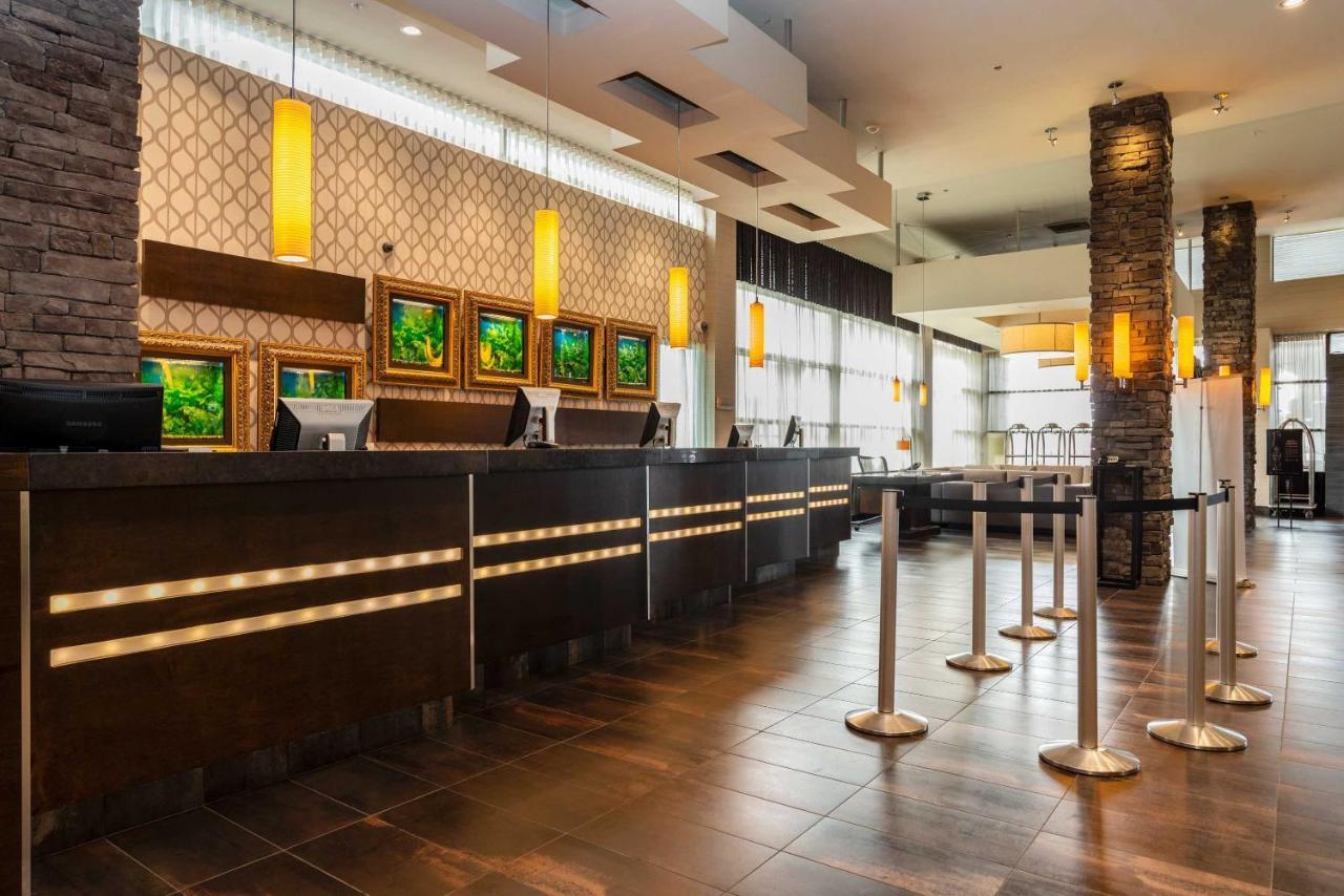 Sandman Signature Vancouver Airport Hotel & Resort Ричмонд Экстерьер фото