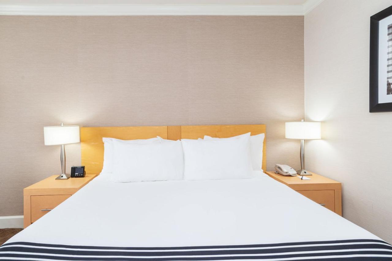 Sandman Signature Vancouver Airport Hotel & Resort Ричмонд Экстерьер фото