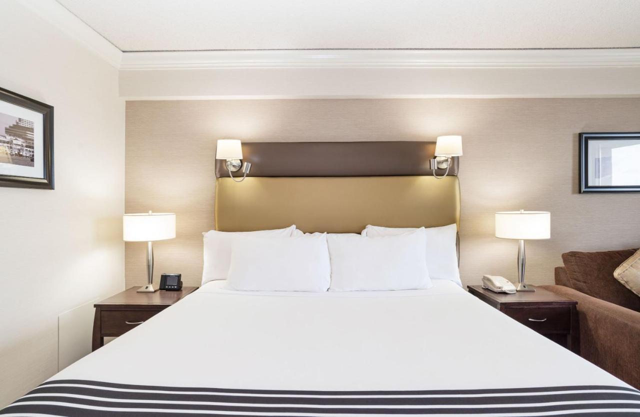 Sandman Signature Vancouver Airport Hotel & Resort Ричмонд Экстерьер фото