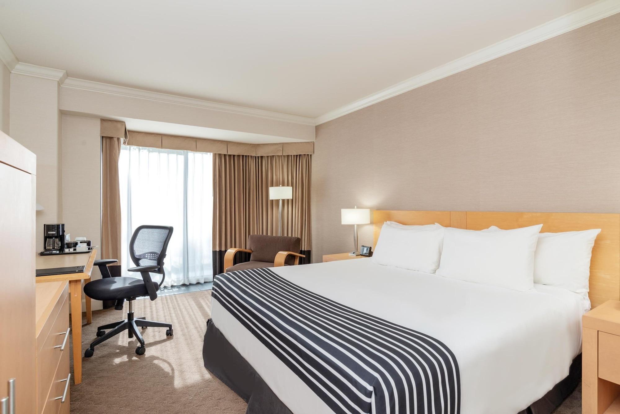 Sandman Signature Vancouver Airport Hotel & Resort Ричмонд Экстерьер фото