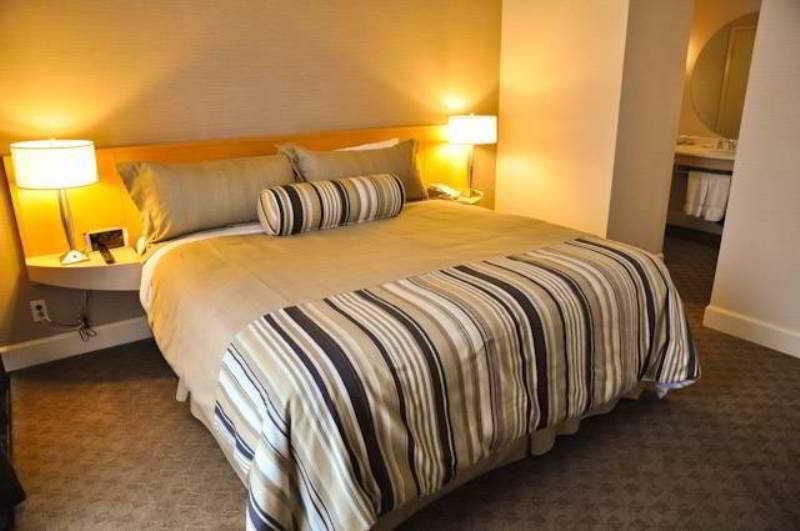 Sandman Signature Vancouver Airport Hotel & Resort Ричмонд Экстерьер фото