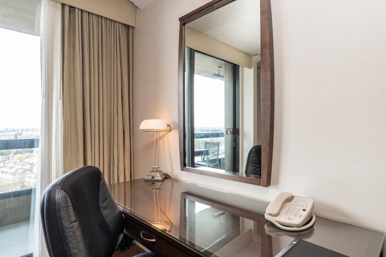 Sandman Signature Vancouver Airport Hotel & Resort Ричмонд Экстерьер фото