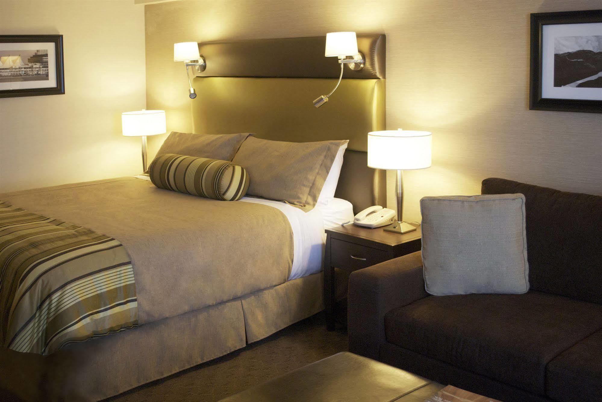 Sandman Signature Vancouver Airport Hotel & Resort Ричмонд Экстерьер фото