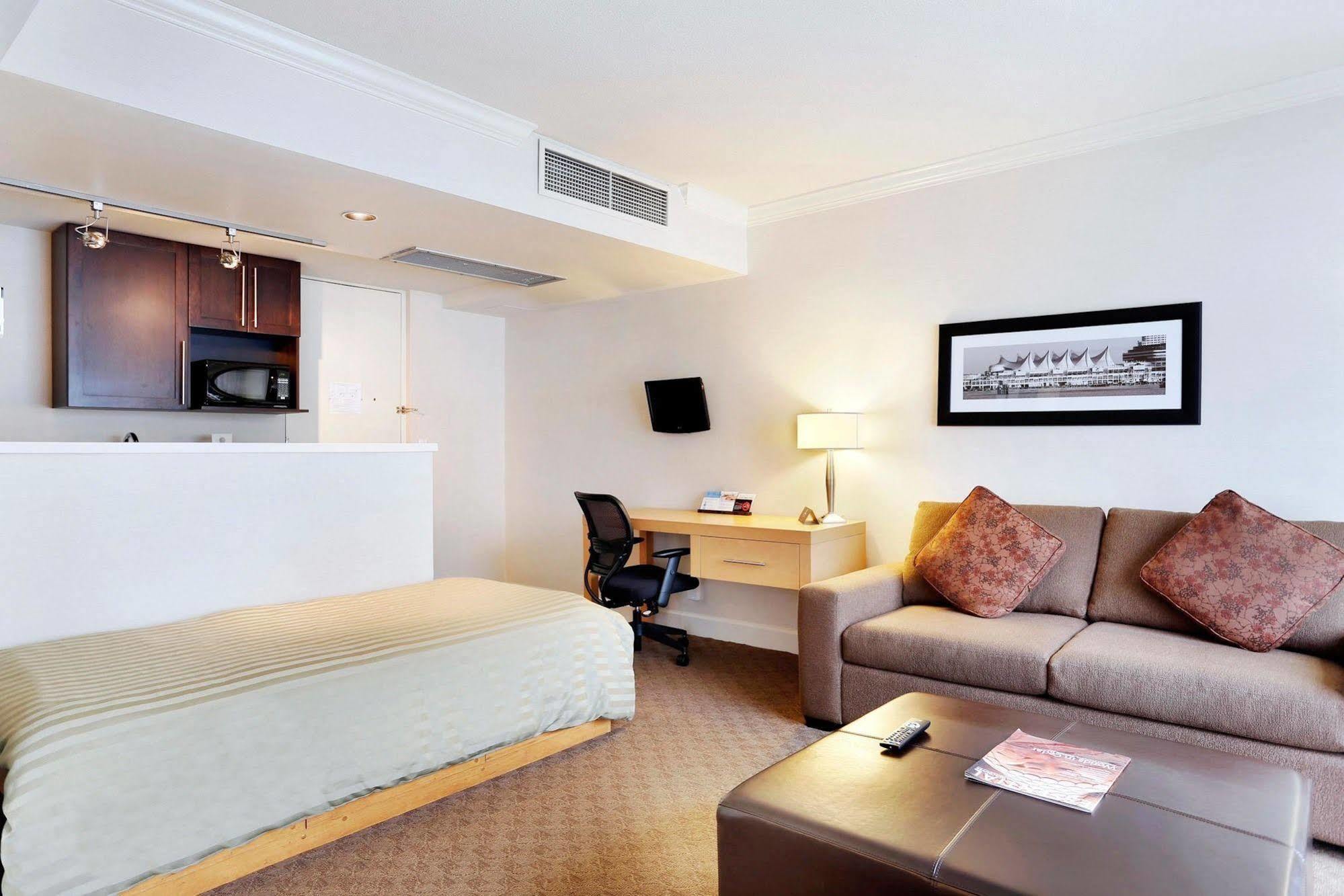 Sandman Signature Vancouver Airport Hotel & Resort Ричмонд Экстерьер фото
