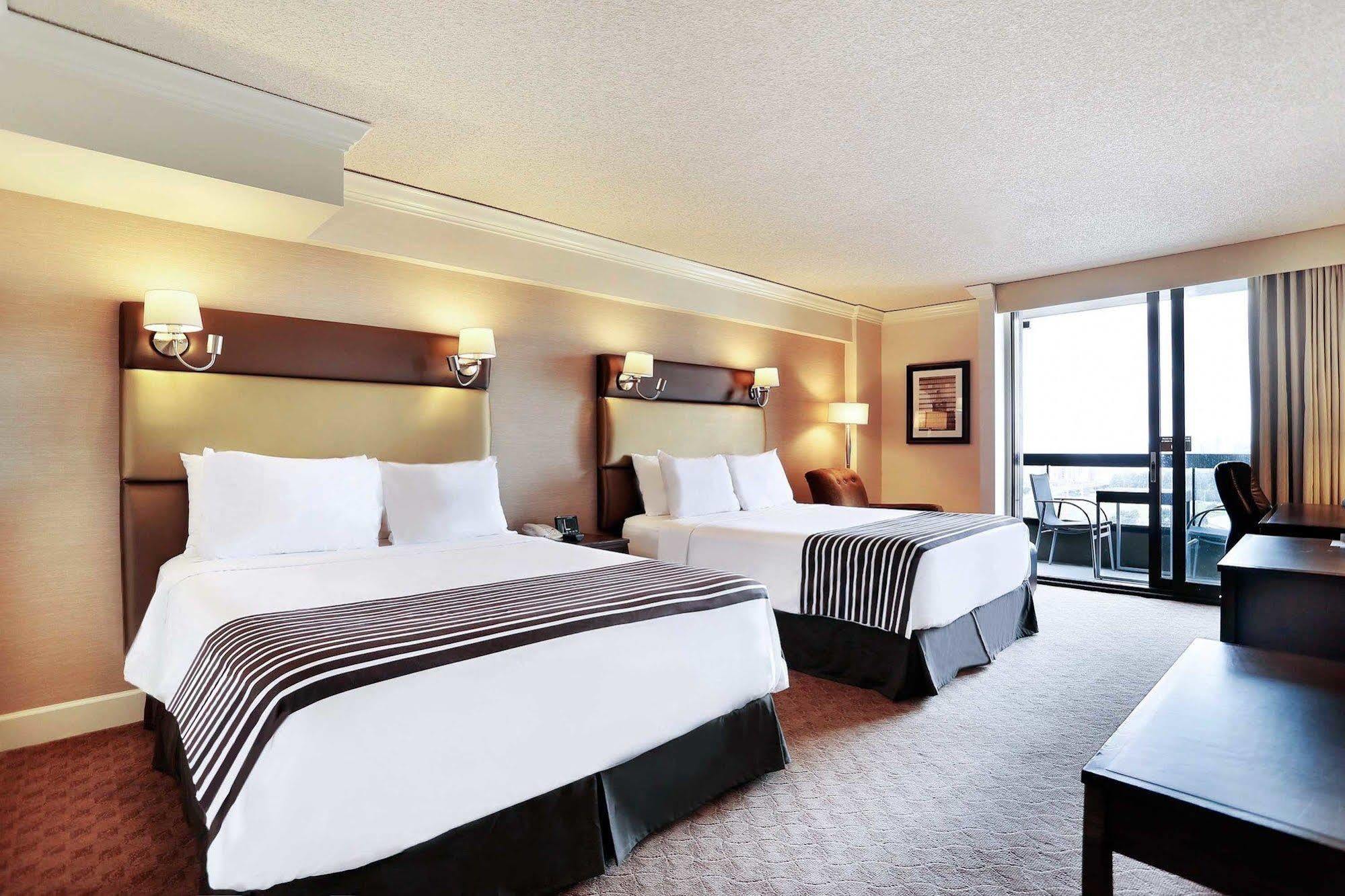 Sandman Signature Vancouver Airport Hotel & Resort Ричмонд Экстерьер фото